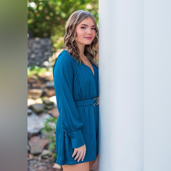 Love this outfit so much! Great for senior pictures or family pictures! - Picture 3 of 3